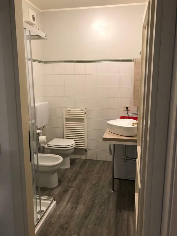 Grazioso Bilocale Metro/Centro Apartment เบรเชีย ภายนอก รูปภาพ